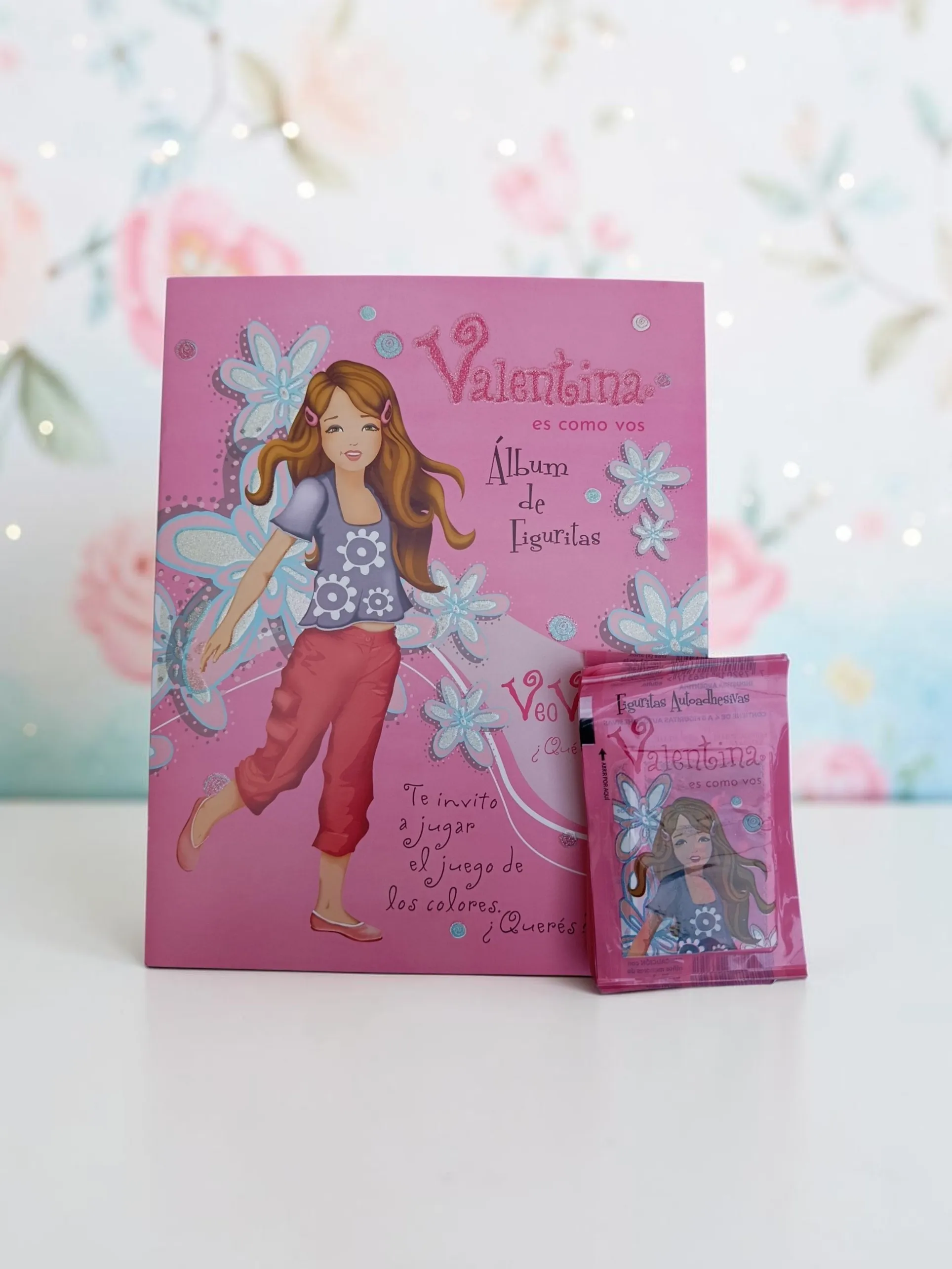Combo Álbum + 20 Sobres de Figuritas Valentina - imagen 1