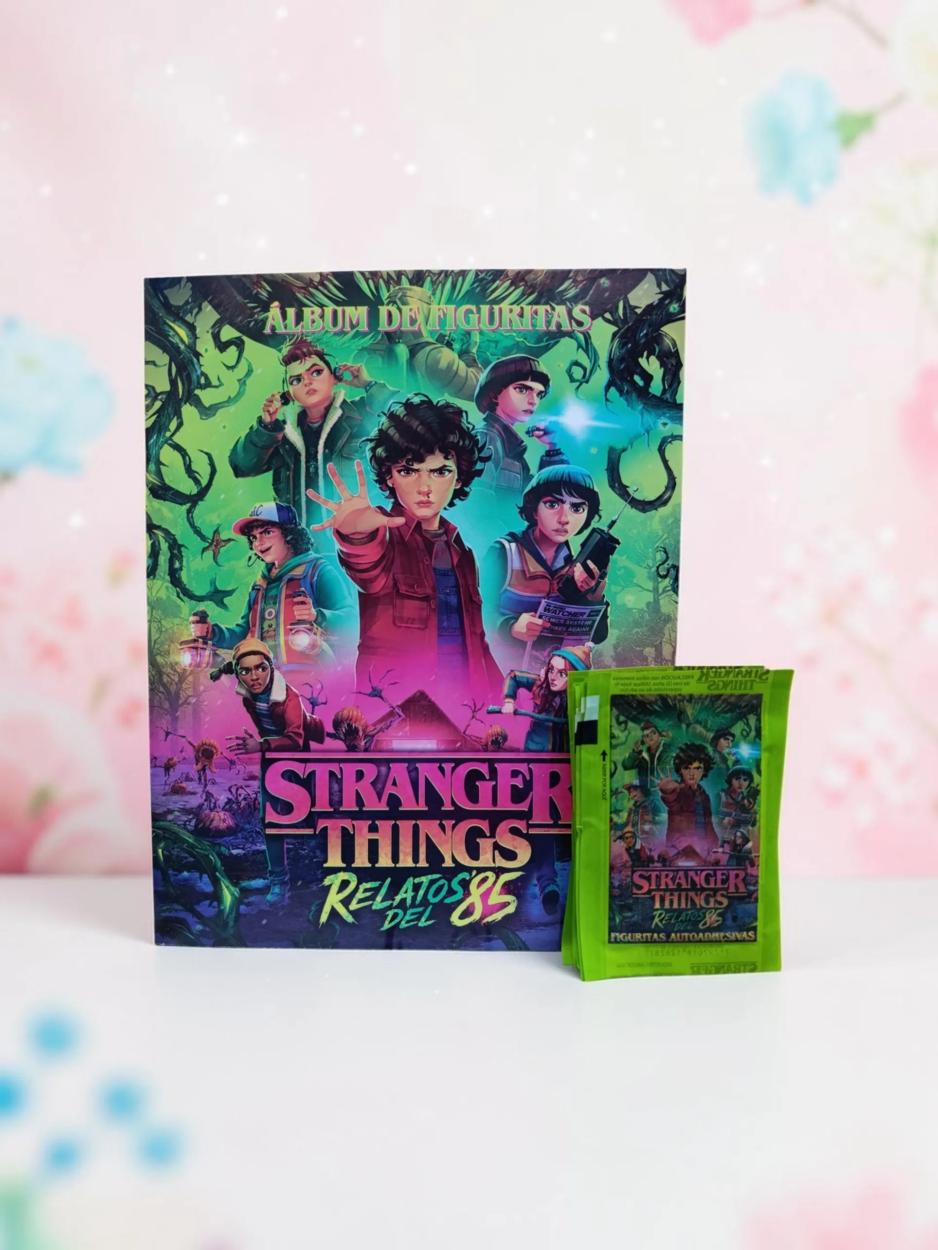 Combo Álbum + 20 Sobres de Figuritas Stranger Things – Relatos del 85 - imagen 1