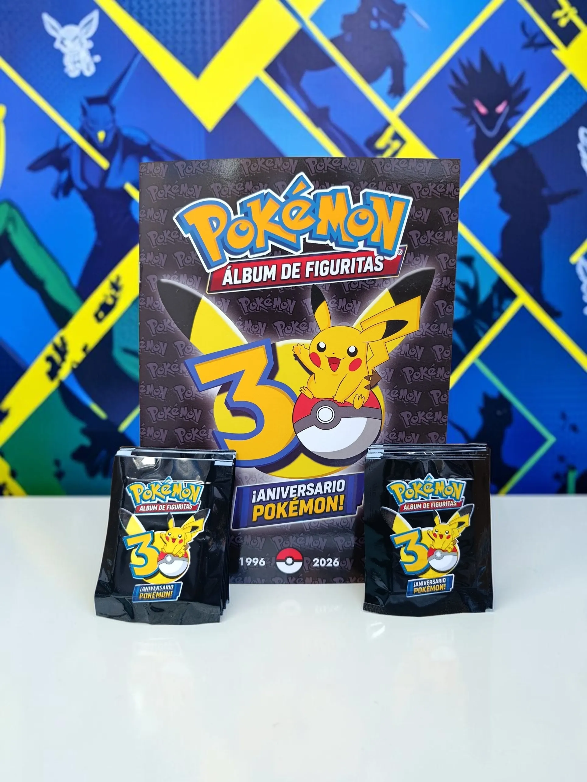 Combo Álbum + 50 Sobres de Figuritas Pokémon 30 Aniversario - imagen 1